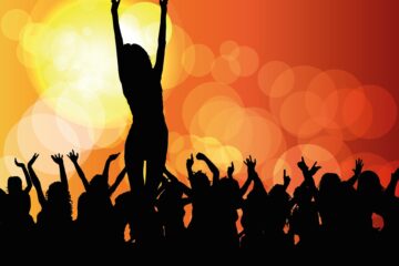 Descubra como encontrar as festas mais exclusivas de Florianópolis, com dicas sobre clubes, rooftops, rodas de pagode, eventos LGBT+, sertanejos e os segredos da noite na ilha.