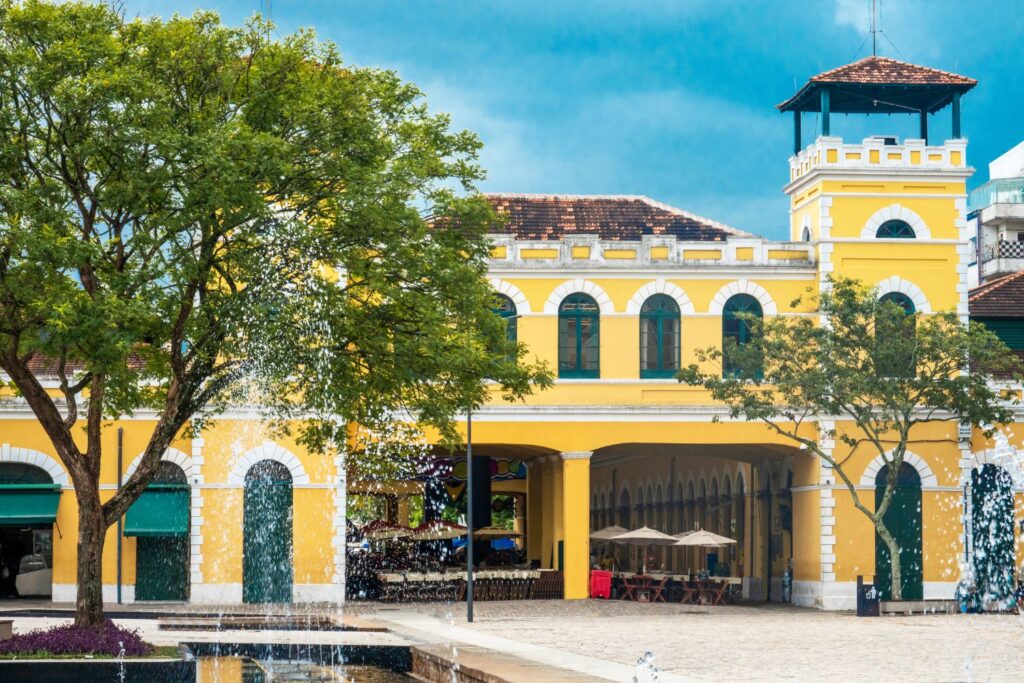 Um passeio pelo passado: veja o que visitar no charmoso centro histórico de Florianópolis.