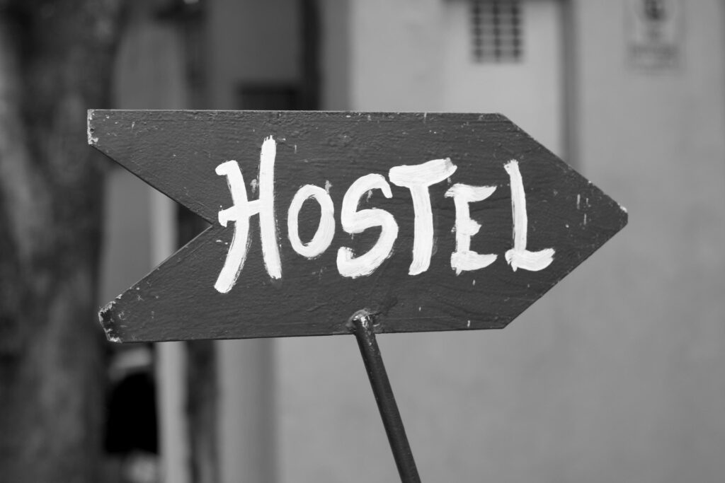 Planejando sua viagem? Confira as melhores opções de hospedagem no sul da ilha para famílias, mochileiros e nômades digitais.