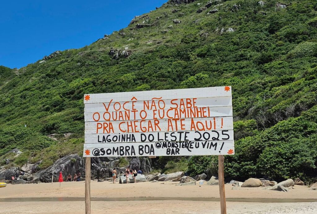 Explore o sul da ilha Florianópolis com estas dicas de praias, trilhas e onde comer. A natureza bruta de Floripa te espera.