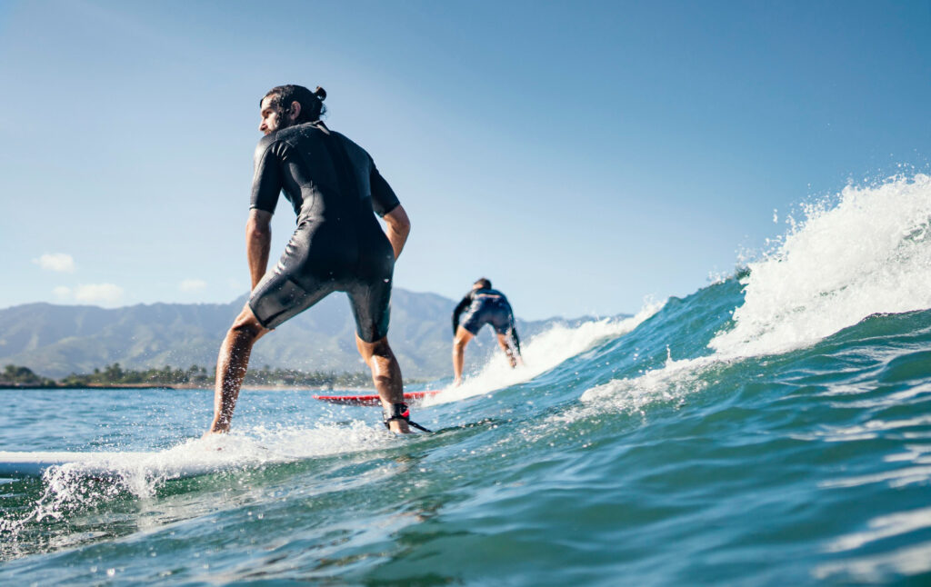 Descubra onde praticar surf em Florianópolis durante o inverno. Um guia com os melhores picos, condições ideais e dicas pra quem tá começando ou já vive no outside.